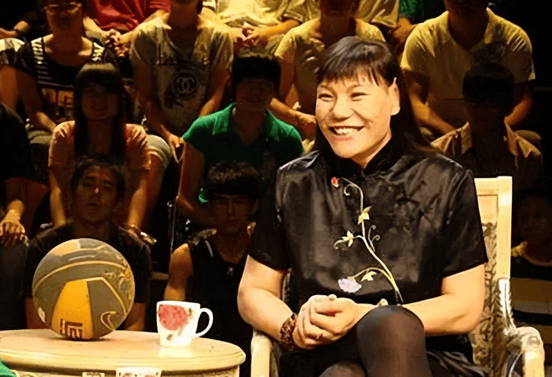 女篮名宿郑海霞双腿变形事业无忧仍未生育丈夫多年未露面