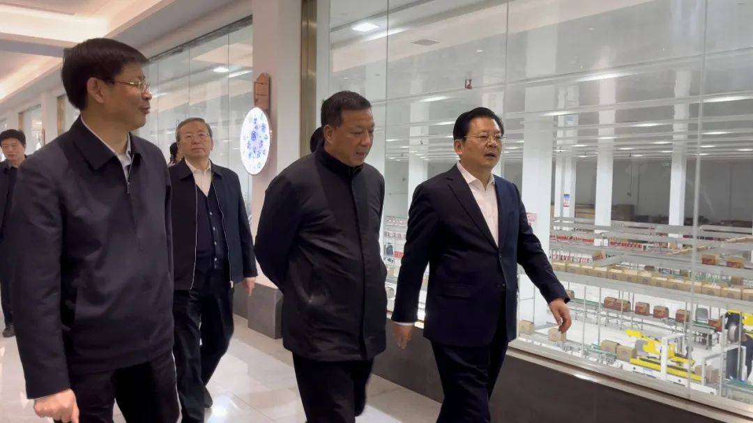 南阳市委书记朱是西一行深入赊店酒乡小镇调研指导