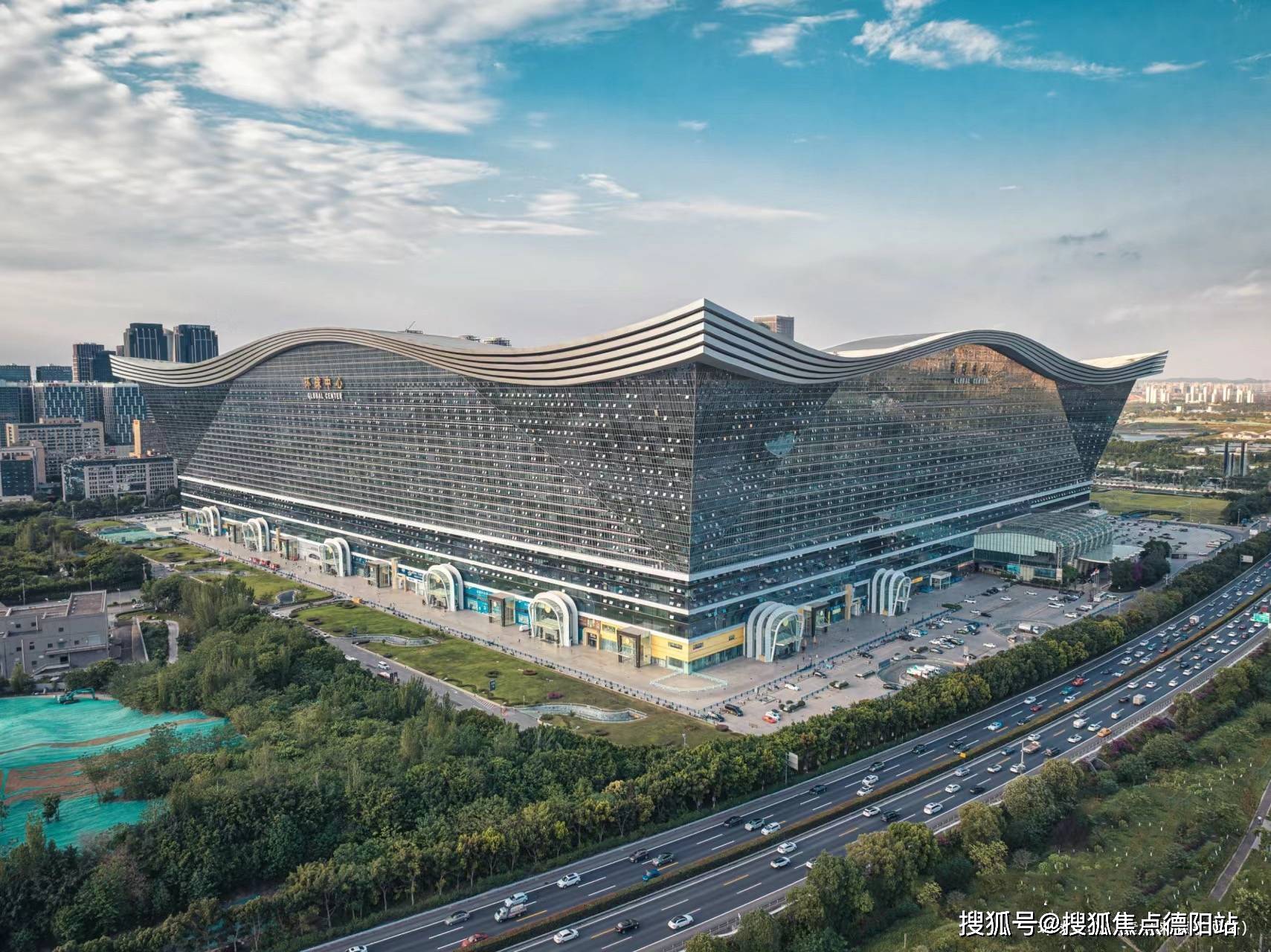 成都奥园公园府邸售楼中心楼盘详情一房一价看房请提前致电售楼处预约