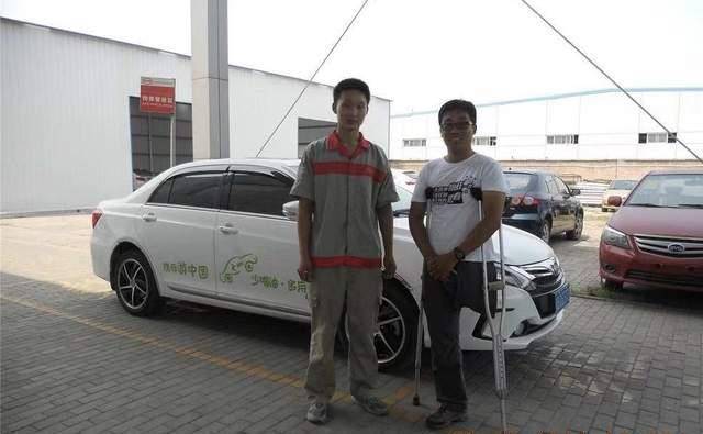 原创河北独腿80后10年间带母亲走过270个城市如今在大理开客栈