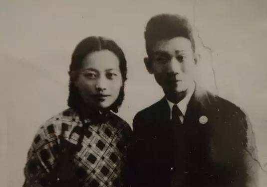 另组家庭后和妻子不合,他找原配和解,原配写八个字,他转身就走_郁达夫