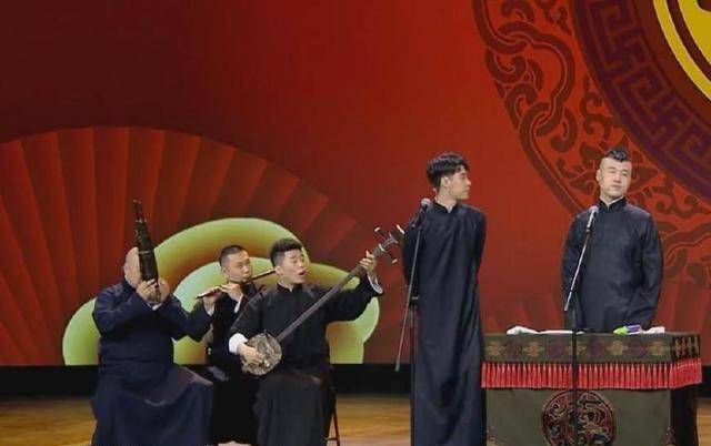 重要的是,这一次张云雷和杨九郎也是放大招,不是两个人两张嘴说,还把