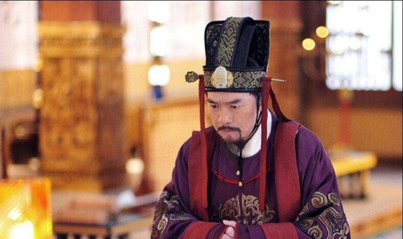 经过玄武门之变后,李建成被诛杀,魏徵转而辅佐李世民,对于一个曾经