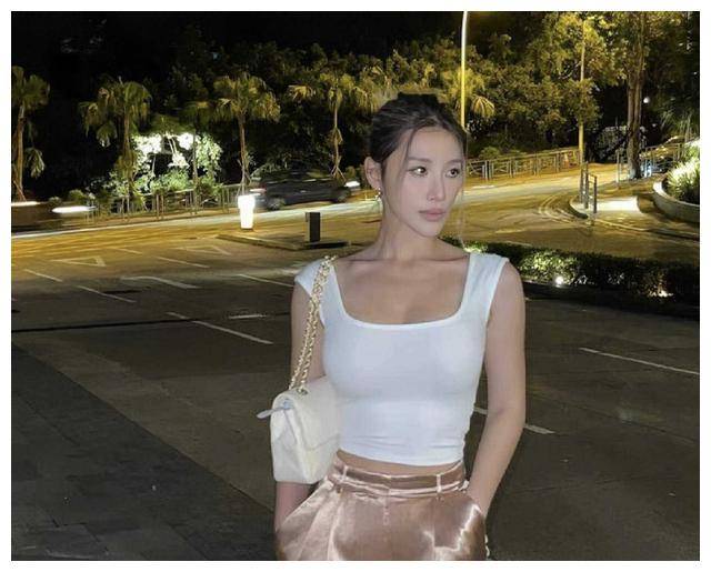 女星郭珮文身材太过诱人网友关心胸部真假事业如箭在弦