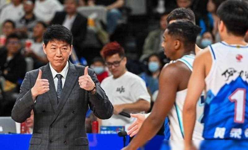 新疆想双杀广州,并再斩两连胜,看我泰山压顶_王泉泽_李炎哲_郭士强