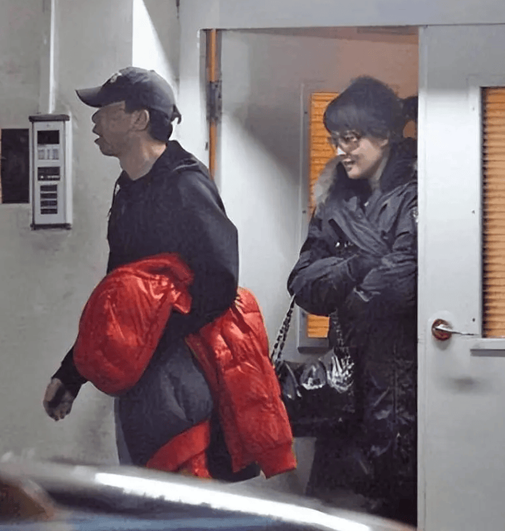 后来他还表示,要跟徐帆离婚,然后和沈星结婚,不过最终还是和徐帆过到