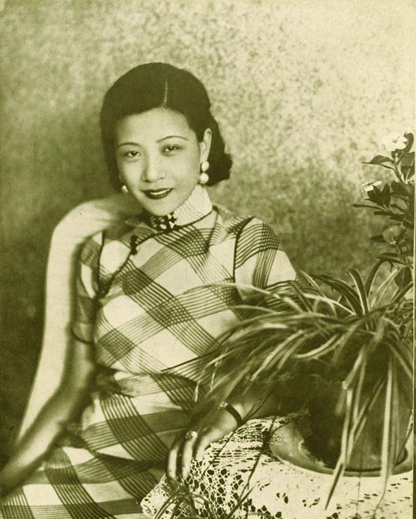 阮玲玉短暂的一生共主演29部电影,代表作有《野草闲花》,《神女》