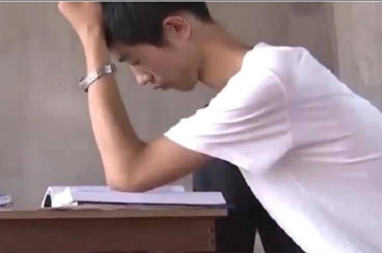 原创2020年18岁庞贝病男孩克服病魔最终以662分考上南开大学
