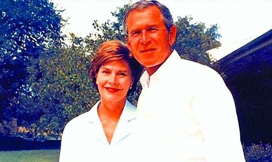 原创小布什上任后白宫实习生想效仿莱温斯基和他传绯闻结局如何