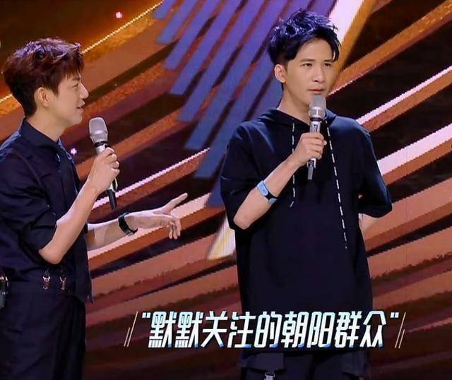 观众哄堂大笑_何炅_评价_因为