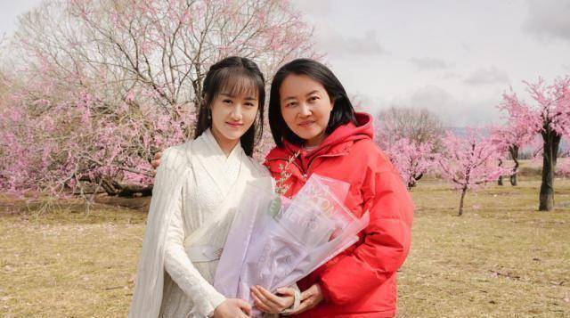 原创将夜2即将杀青王鹤棣宋伊人心情大好自制lv包成亮点