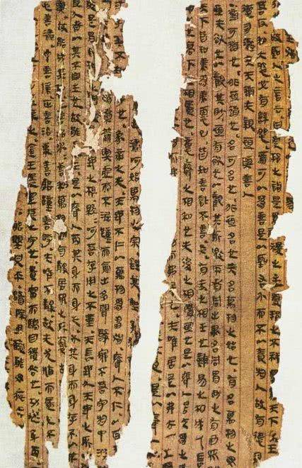 汉墓出土一破黑箱,里面暗藏28本古籍,考古家:将改写历史_古墓_帛书