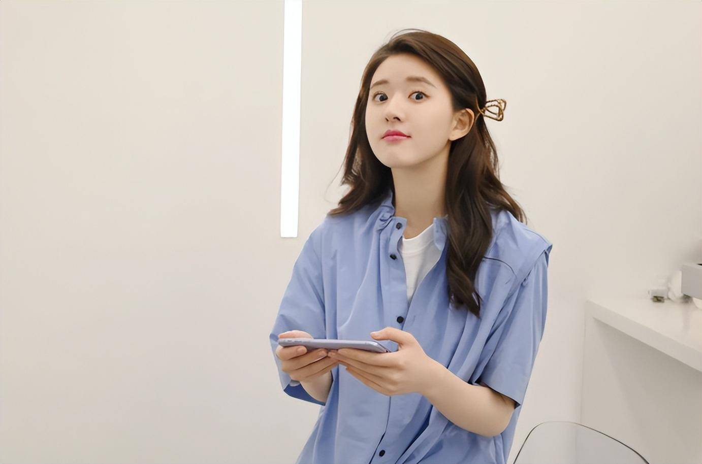 赵露思刘宇宁深夜聚会在酒吧玩到早上4点赵露思发福成大饼脸