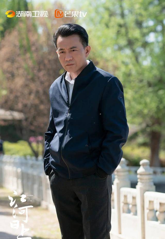 不了解体制内情况的人写剧本有多"癫",看看《江河日上》就知道_郑瀚江