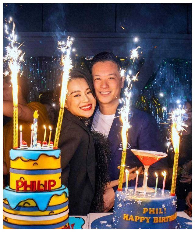 胡杏儿期为富豪老公庆生一家五口超幸福怀抱三子甜蜜亲吻