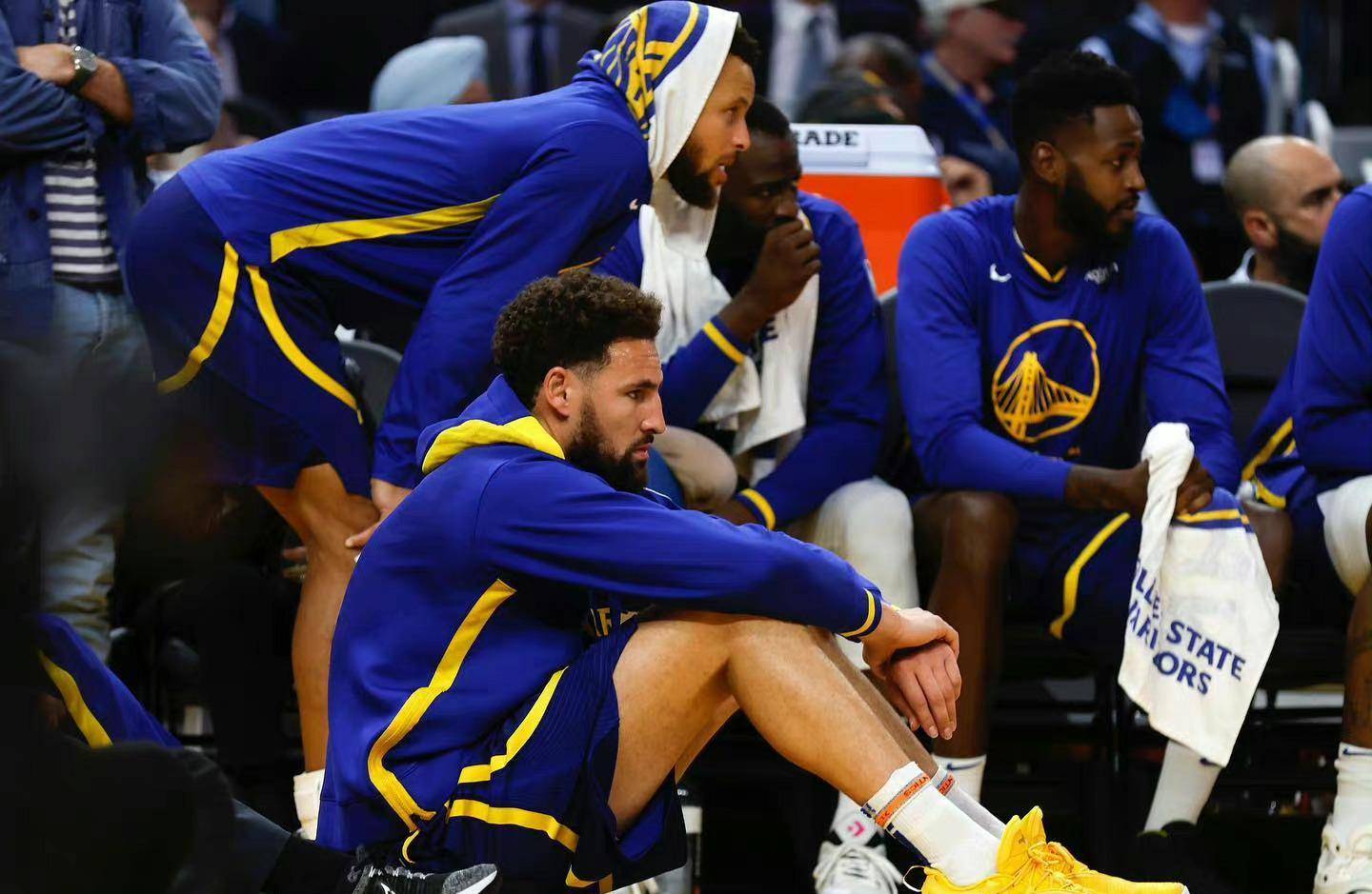 库里王者归来帮助勇士拿下湖人,难道勇士真是废人大队?