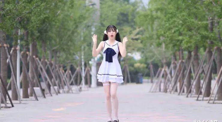 原创b站糖小v舞蹈视频脱装回应有穿肉色时尚裤被恶意p成时尚