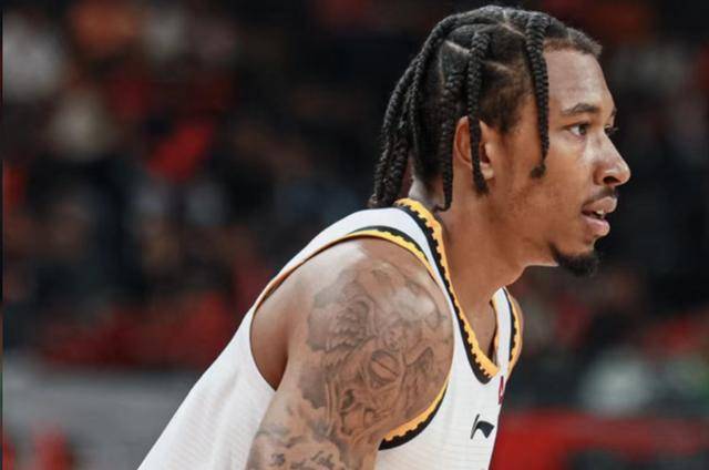 原创辽宁队主教练杨鸣发出最后通牒新援亚当斯若再不振作或将离队