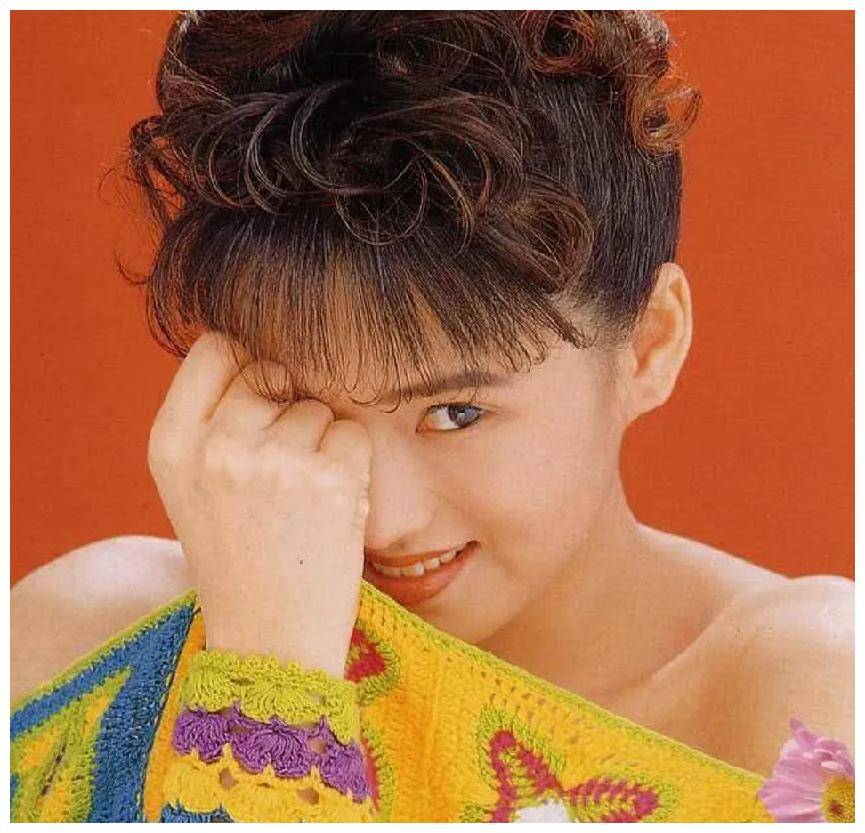 从地下室穷人到话题女王,她贩卖自己,搬入顶楼豪宅_伊能静_父亲_妈妈