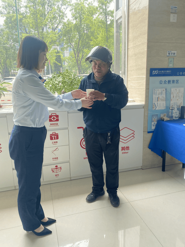 泽州浦发村镇银行积极推动适老化金融服务