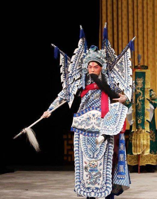 原创京剧演员谭正岩虽天赋不足但很努力尤其是这些年热衷活动事业