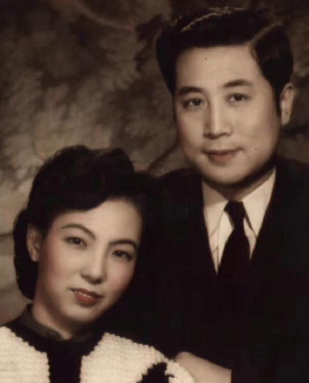 伪的情报泄露太多,北平的日本宪兵队暗中调查,怀疑到了李时雨夫妇身上