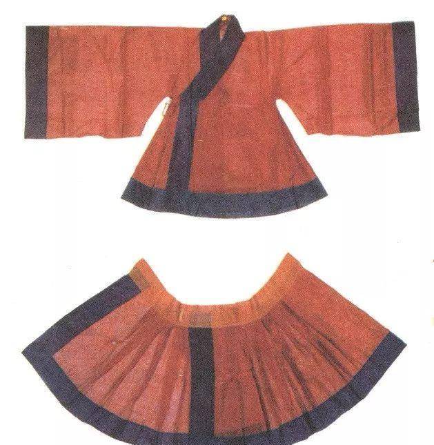 原创中国汉服简史先秦时期的老祖宗们都不穿裤子骑马射箭很尴尬