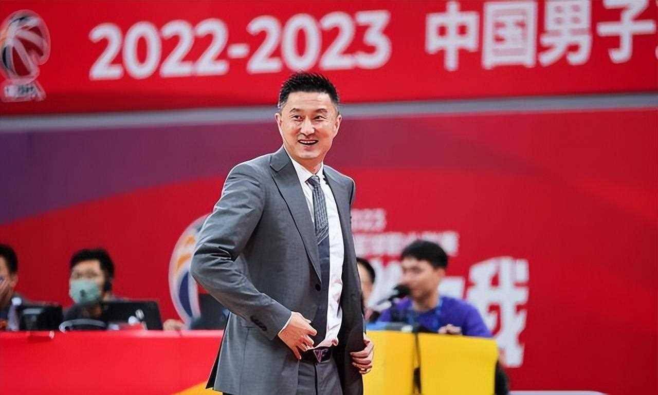 原创一犯错就下场杜指导请睁眼他才是内线主力轮换别再伤草周琦