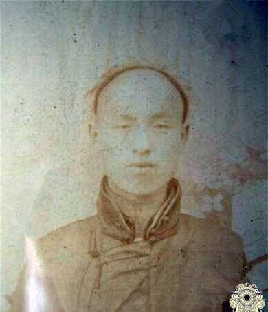 照片中是武林大师韩慕侠.