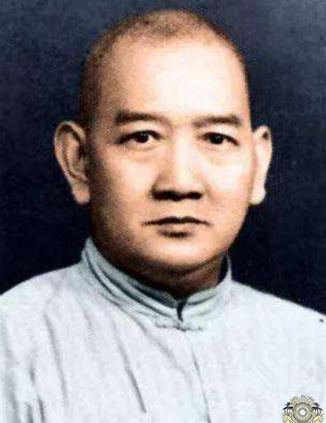 霍元甲出生于天津的一个镖师家庭,因年幼时体弱多病,所以其父不准其习