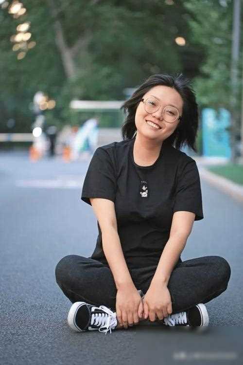 一张照片,彻底戳穿了李雪琴的"实力",她可不止是"北大才女"_才华_经历