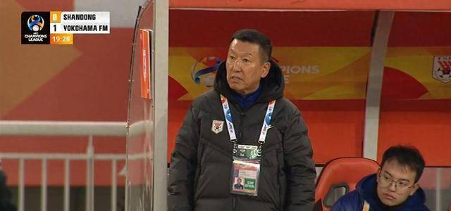 陈朴的进球不仅给了球队希望,也让现场所有观众都感受到了比赛的紧张