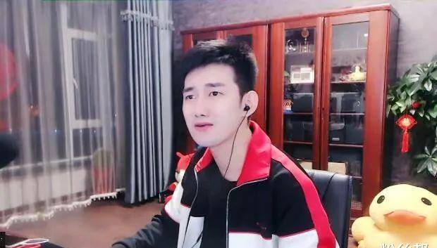 原创头条活动小洲要拿下24轮阿哲不怕被针对但怕粉丝输不起