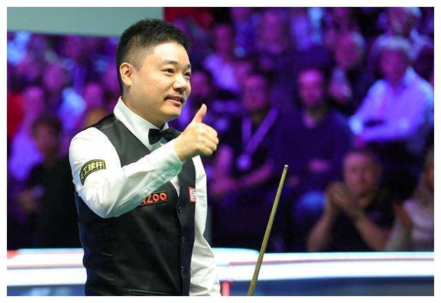 cctv5播出了我们足球为主题的专题节目《足球之夜》,讨论国足主帅李铁