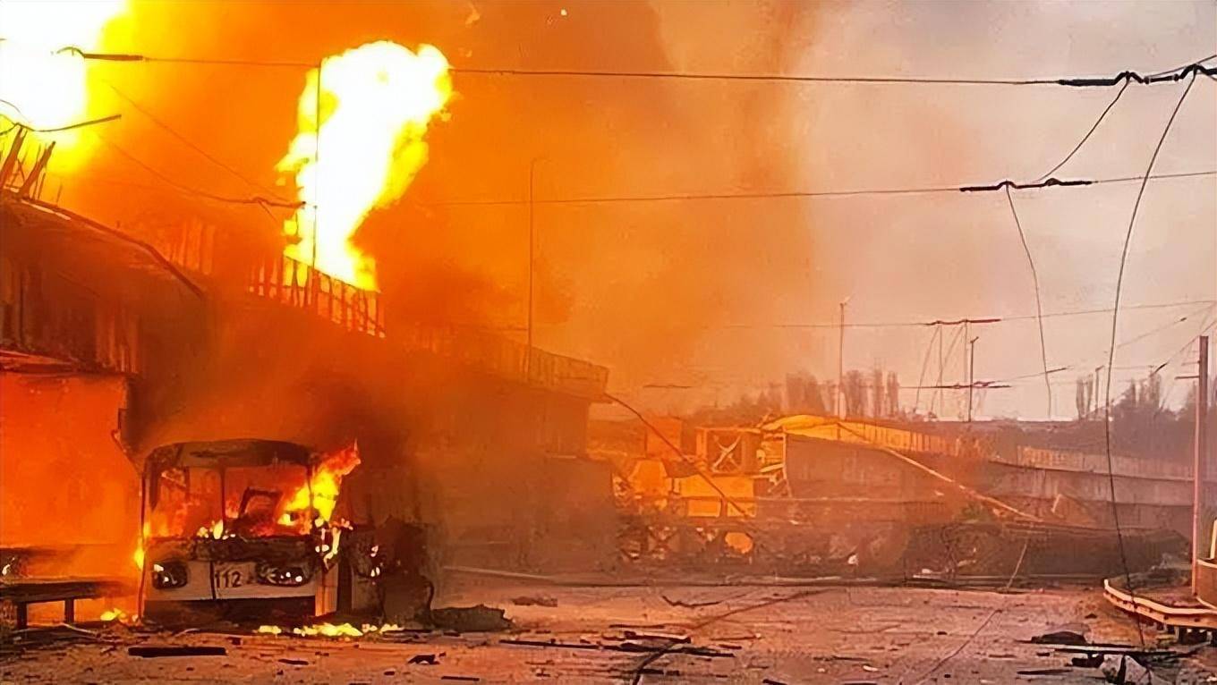 俄军扩大打击目标,8枚导弹突袭乌大坝,水电站火光冲天_袭击_俄罗斯_电