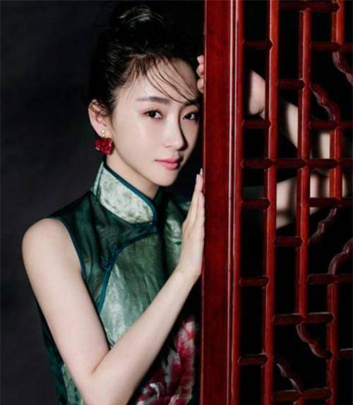 从不演清宫戏,却为刘德华破例扮一次格格_爱新觉罗_清朝_溥仪