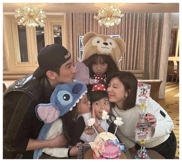 贾静雯女儿生日派对萧敬腾夫妇与波妞同框幸福一家您别错过