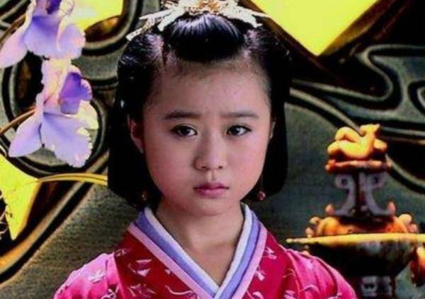 霍光和上官桀,金日磾都是儿女亲家,权势一时无两,朝廷大权实际上掌握