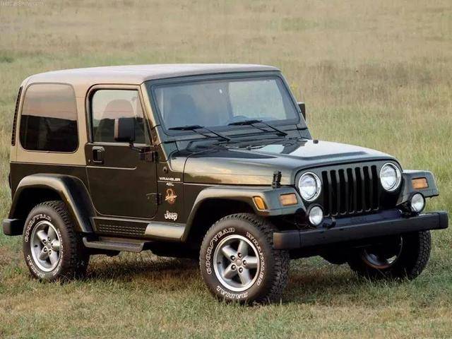 第一代牧马人在经历了十年的成功后,1997年克莱斯勒集团对牧马人yj