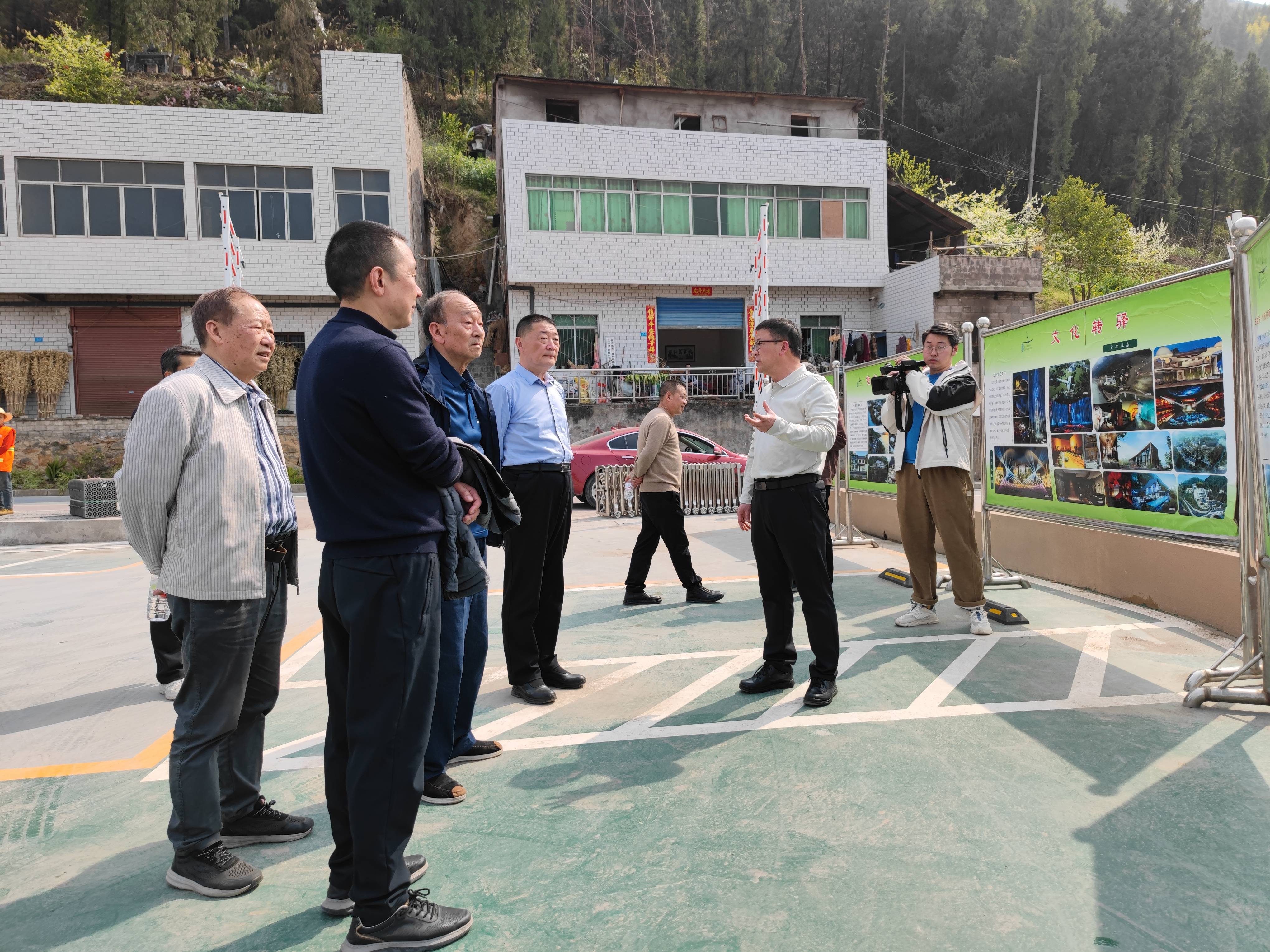 著名作家徐贵祥一行走进巫山开展文学调研_赵蜀川_指导员_重庆市作协