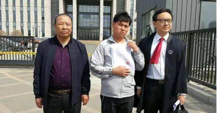 表姐夫十年里花59万为他伸冤,他获460万赔偿后:给你5万是情分_刘忠_郑