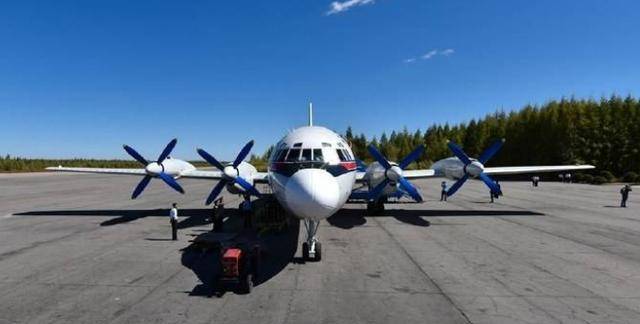 当地的人们外出,这里在1967年就建立了机场和跑道,有了外出的航空公司