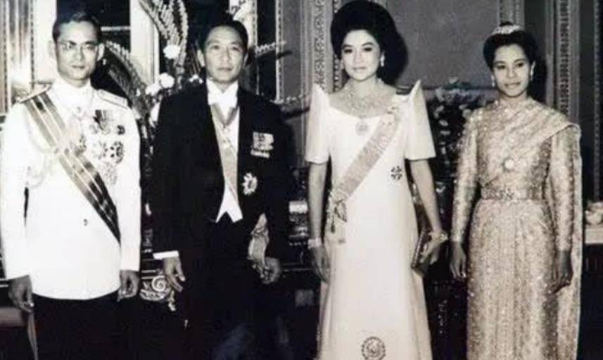 在会议上,马科斯多次表示在越南问题上自己绝对拥护林登·约翰逊总统.