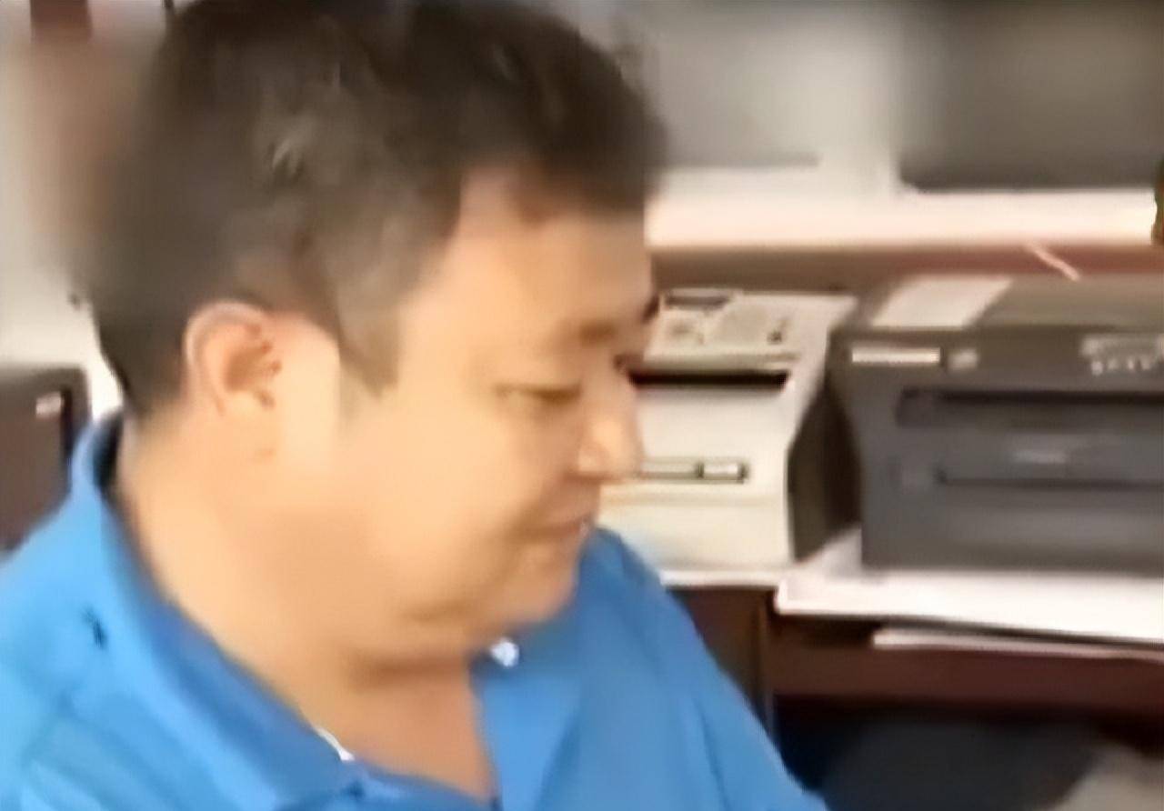 原创03年青岛大哥捡到熊猫奇石有人出价百万也不卖专家估值1亿