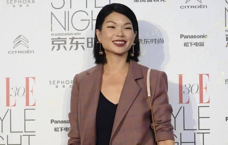 原创吕燕李东田夸她美过章子怡国外人惊叹绝色带她去巴黎发展