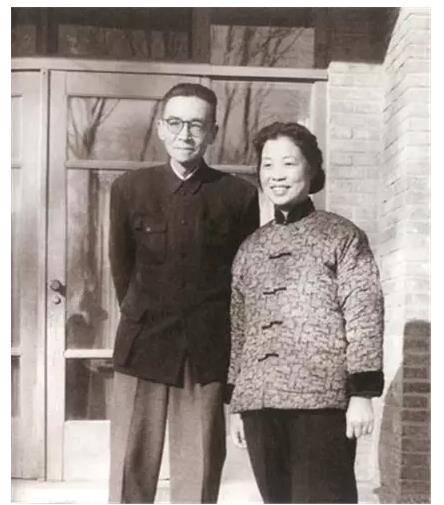 林洙并不是初婚,在此之前她有过一段婚姻,前夫是程应铨,曾经是梁思成