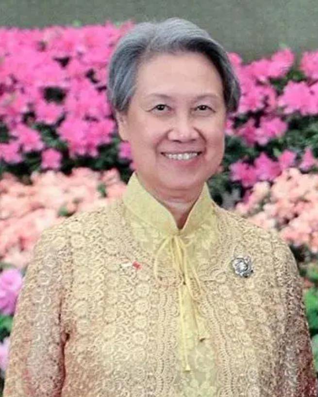 对于公司内部曾经存在的一系列繁琐手续,如申请,签字,批准,盖章等等