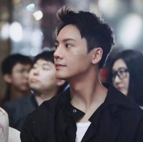 不仅惹怒王一博粉丝,现在又传出一位队长退出录制_张艺兴_陈伟霆_消息