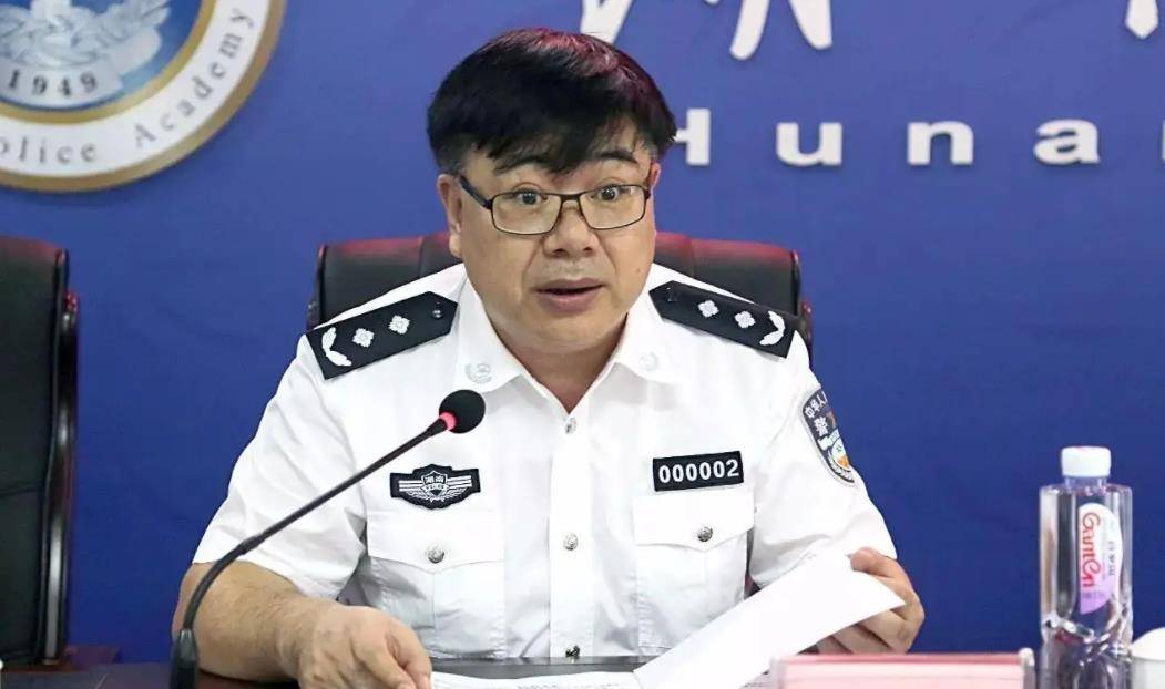 周符波2014年10月,周符波升任为湖南省公安厅党委副书记,常务副厅长.