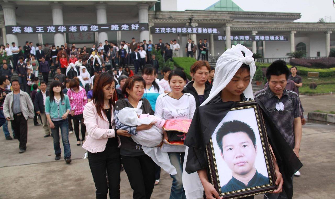 心碎烈士遗体告别式现场英雄走好祖国人民永远铭记你们